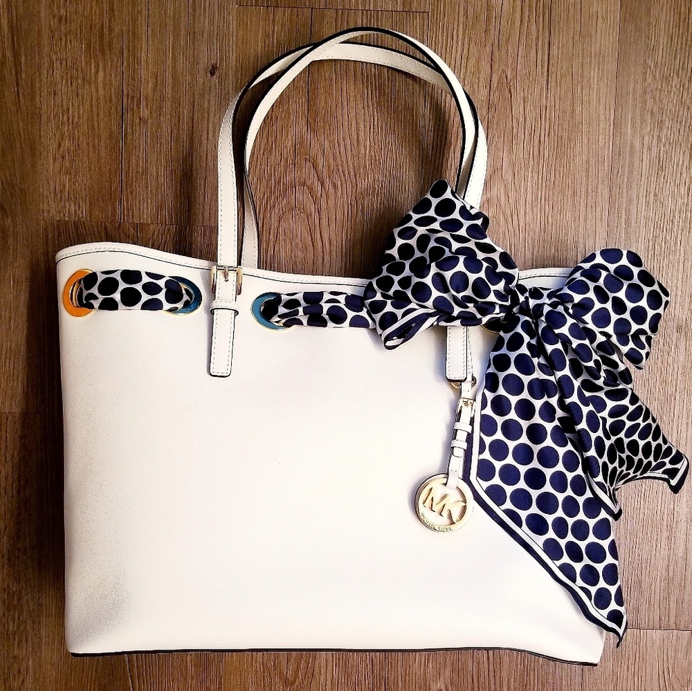 MICHAEL KORS Tote with Jet Set Scarf🦋